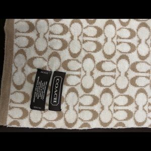 Women’s Coach Scarf white & tan